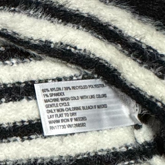 Fuzzy V-Neck Tunic Pullover Sweater - XXL - Picture 13 of 14